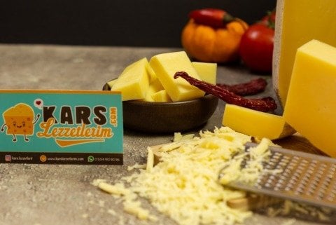 KARS ESKİ KAŞAR PEYNİRİ 1 KİLO