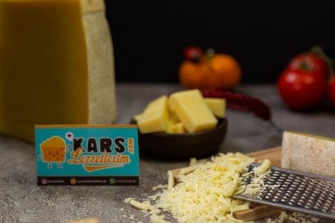 KARS ESKİ KAŞAR PEYNİRİ 1 KİLO