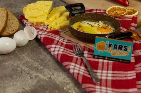 YAĞLI ÇEÇİL PEYNİRİ 1 KİLO