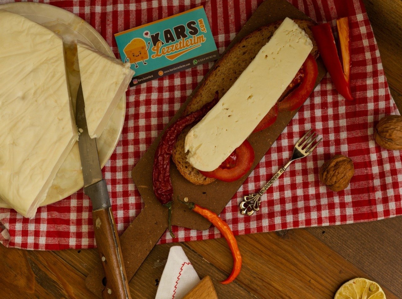 KÖY TİPİ BEYAZ PEYNİR 500 GRAM